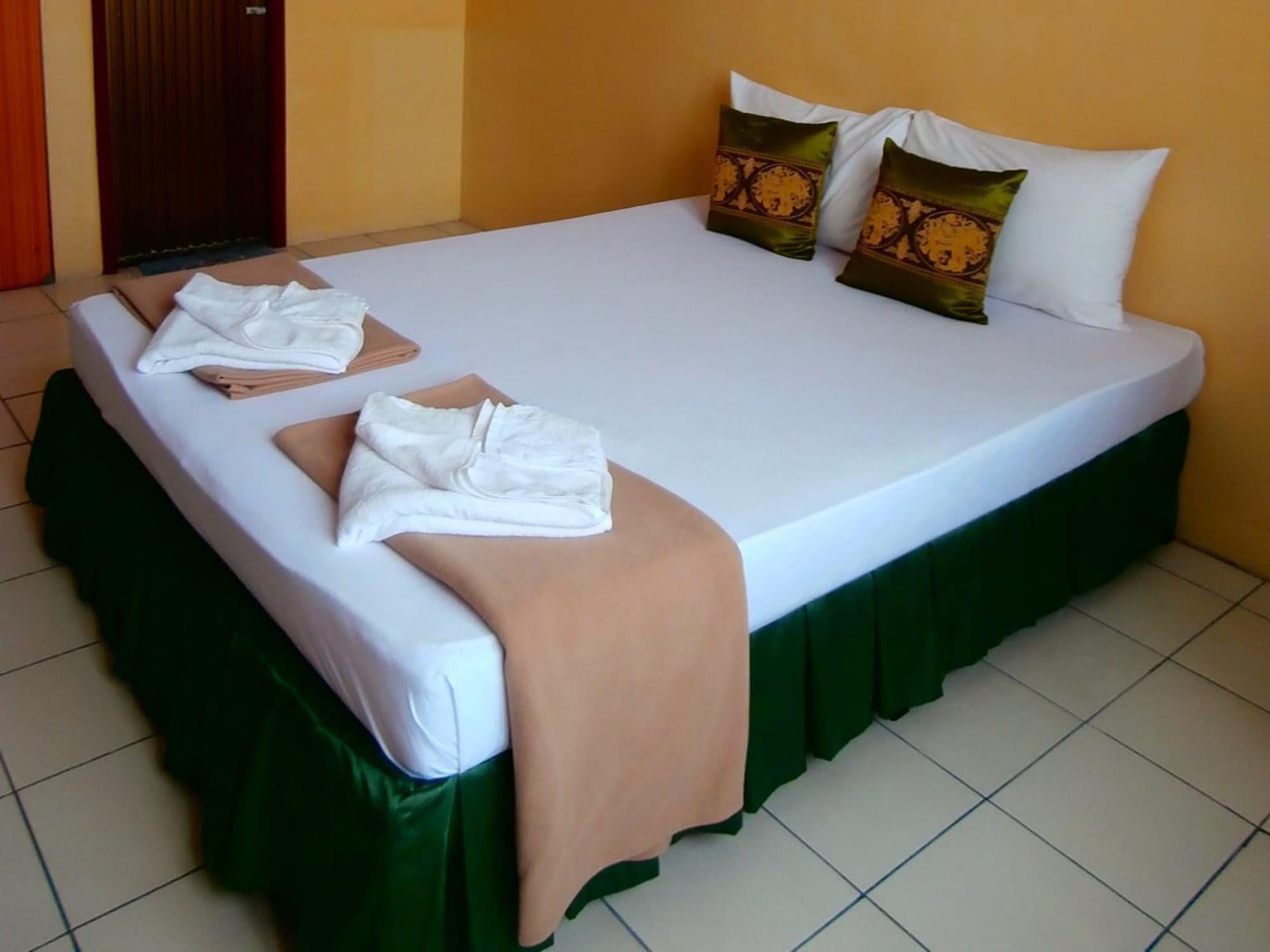 Seabreeze Mansion Hotel Phuket Buitenkant foto